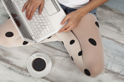 ноутбук на ногах